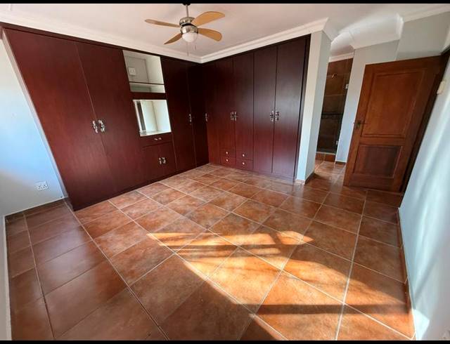 4 BEDROOM HOUSE FOR SALE IN ROOIHUISKRAAL NORTH